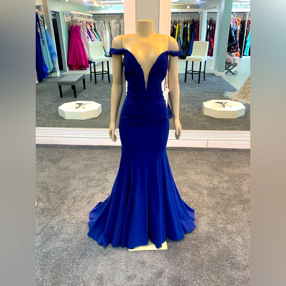 Size 14. navy pointe fabrics. trumpet gown. off the shoulder. lace embellishment